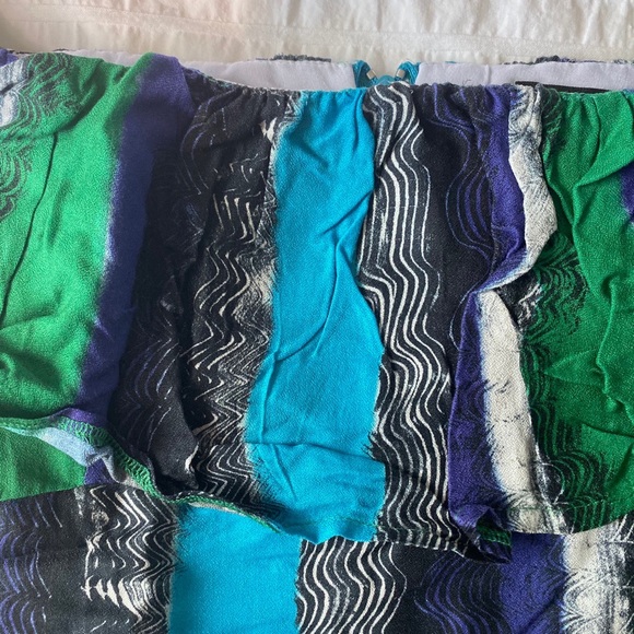 patterned top - Picture 3 of 4